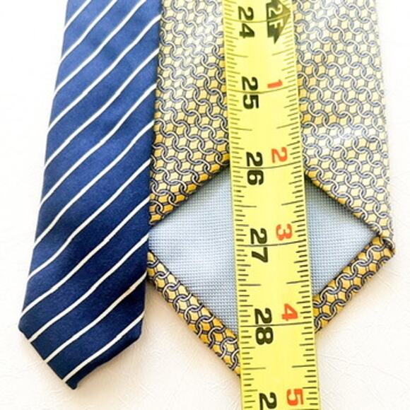 Tommy Hilifiger Blue and Yellow Chainlink 100% Silk Neck Tie - Picture 6 of 7